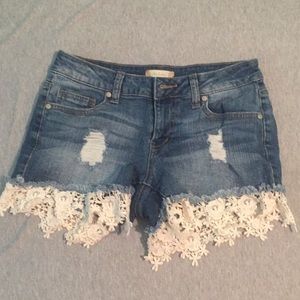 Jean shorts with lace
